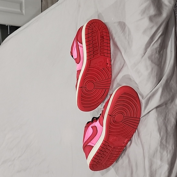 Women air jordan pink/red shoes size 8.5 - Picture 5 of 11
